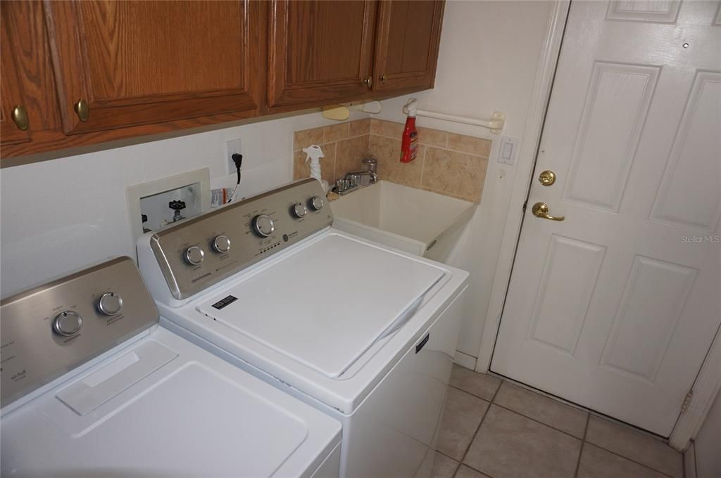 Utility sink in laundry