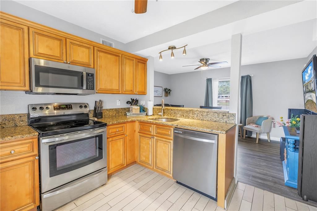 For Sale: $355,000 (3 beds, 2 baths, 1044 Square Feet)