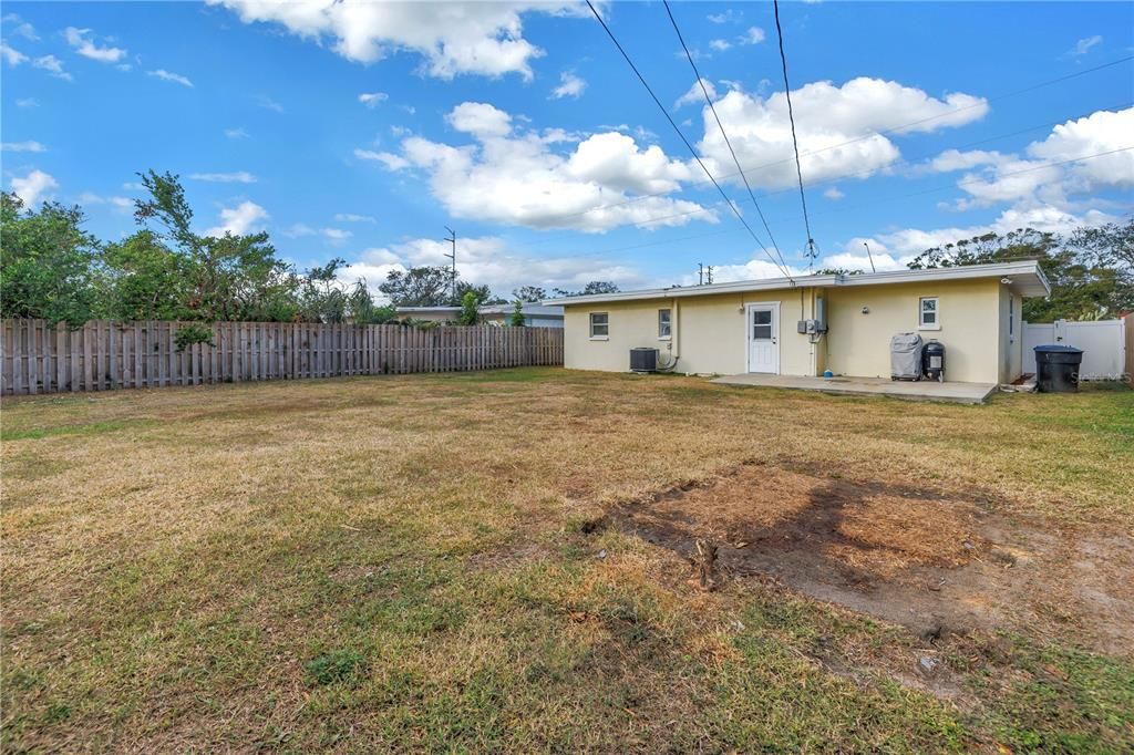 For Sale: $355,000 (3 beds, 2 baths, 1044 Square Feet)