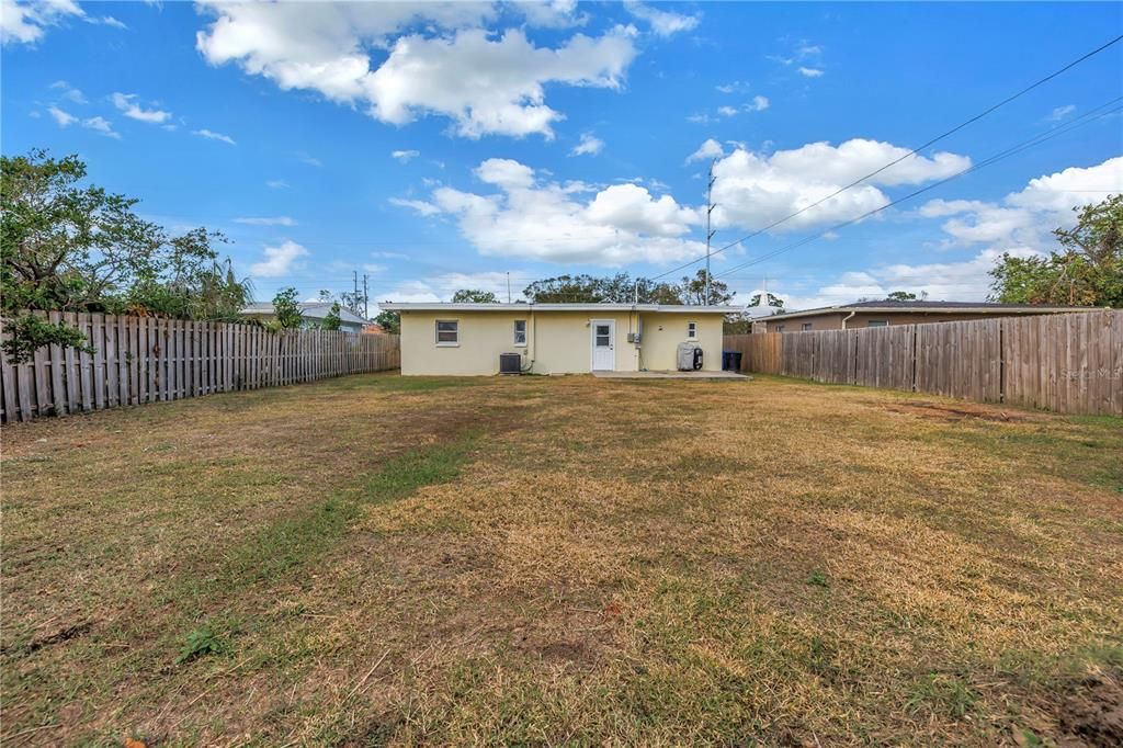 For Sale: $355,000 (3 beds, 2 baths, 1044 Square Feet)