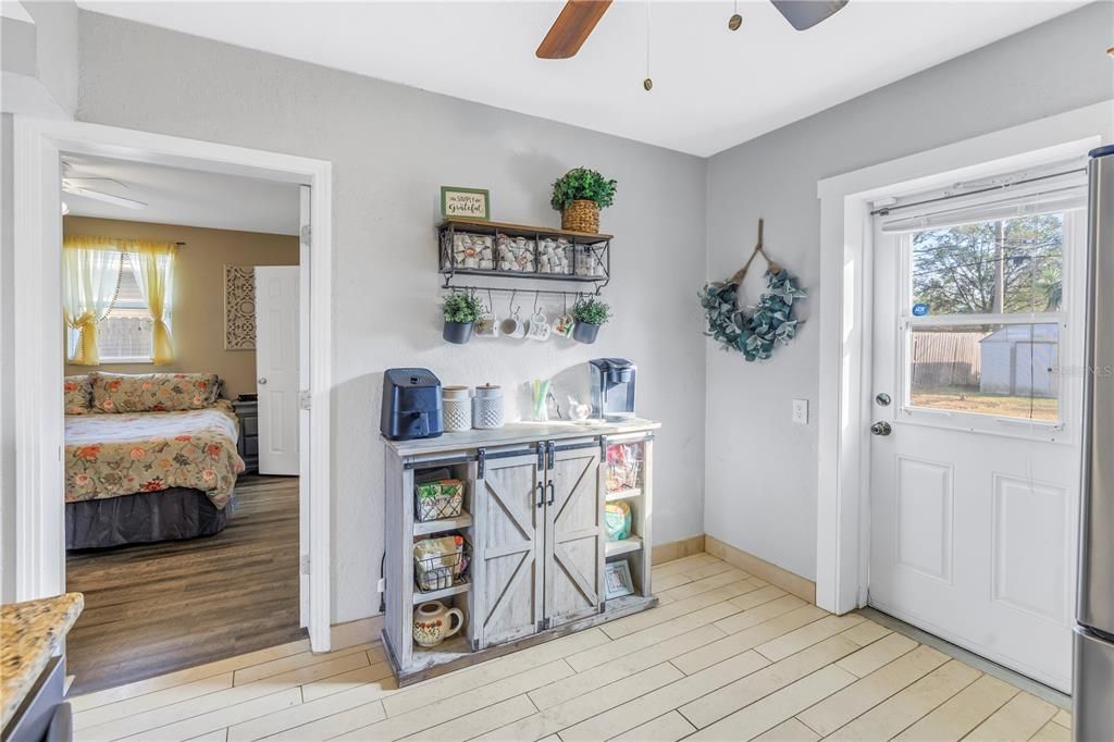 For Sale: $355,000 (3 beds, 2 baths, 1044 Square Feet)