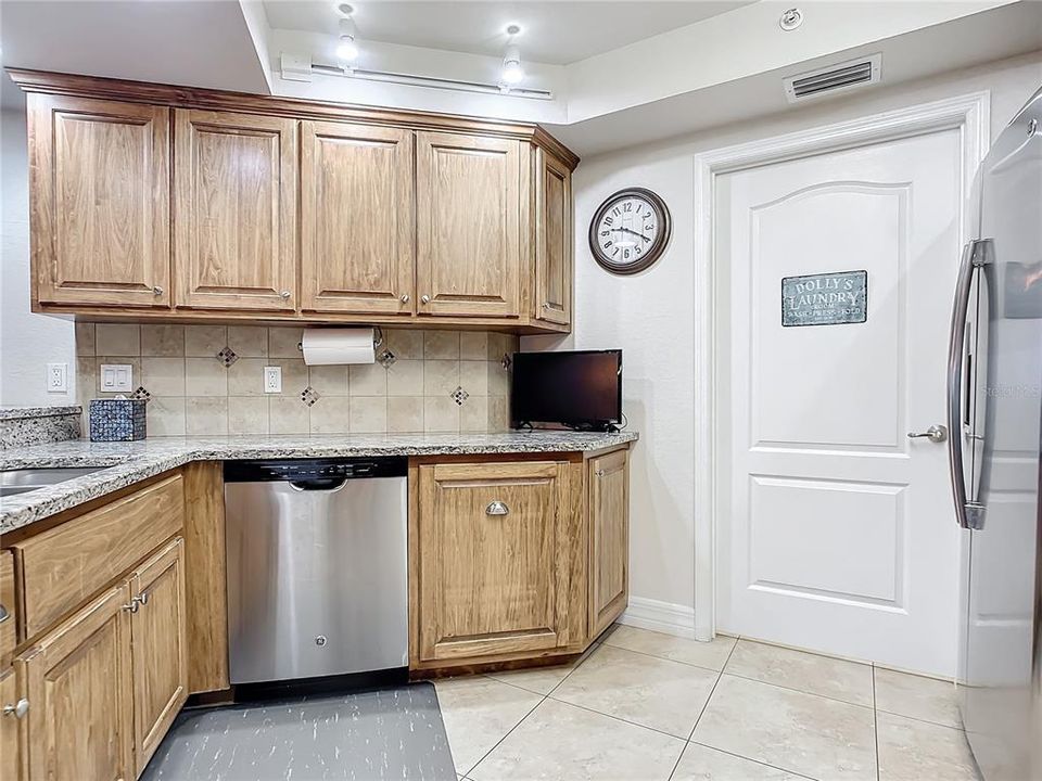 For Sale: $445,000 (2 beds, 2 baths, 1384 Square Feet)