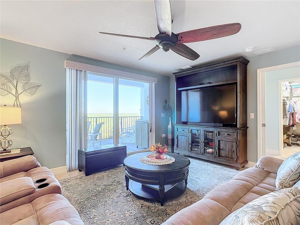 For Sale: $445,000 (2 beds, 2 baths, 1384 Square Feet)