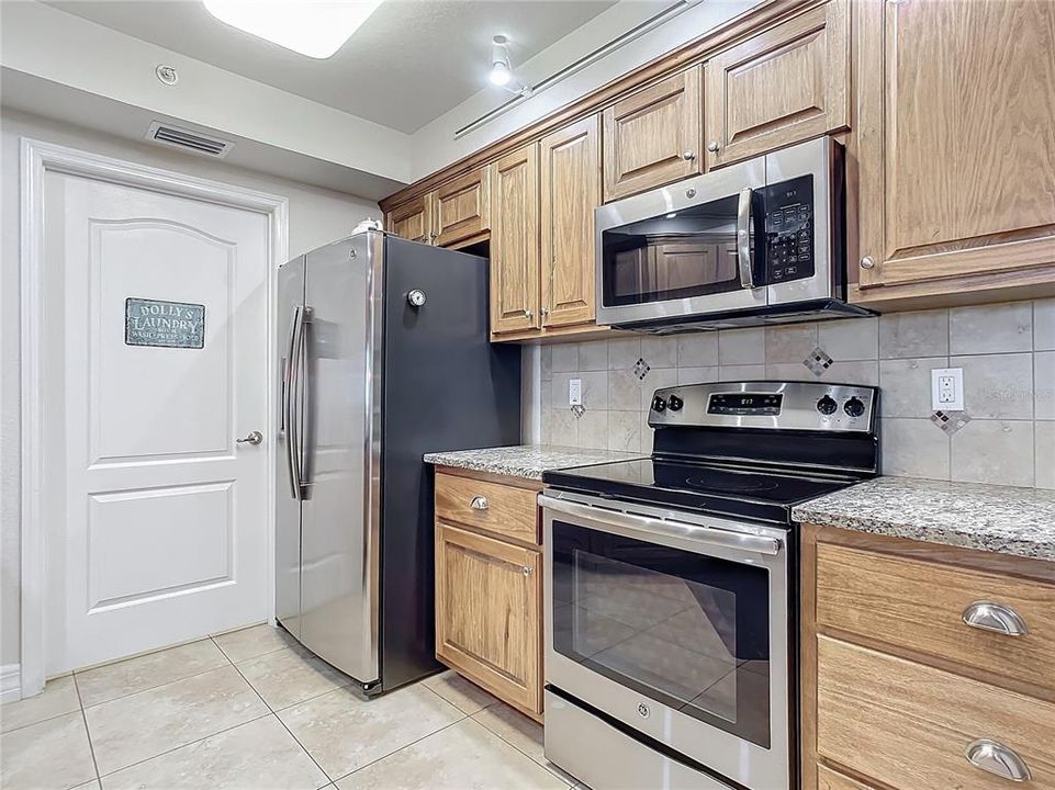 For Sale: $445,000 (2 beds, 2 baths, 1384 Square Feet)