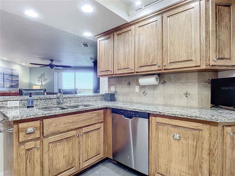 For Sale: $445,000 (2 beds, 2 baths, 1384 Square Feet)