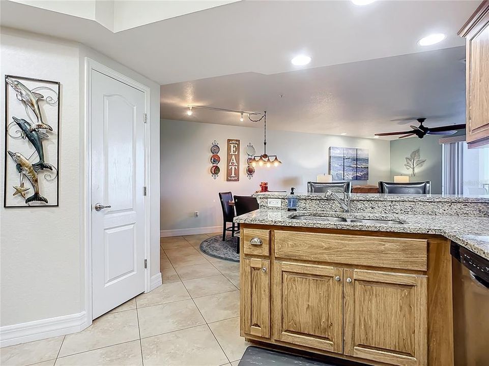 For Sale: $445,000 (2 beds, 2 baths, 1384 Square Feet)