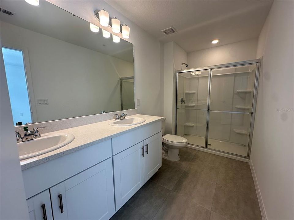 For Rent: $2,500 (3 beds, 2 baths, 1553 Square Feet)