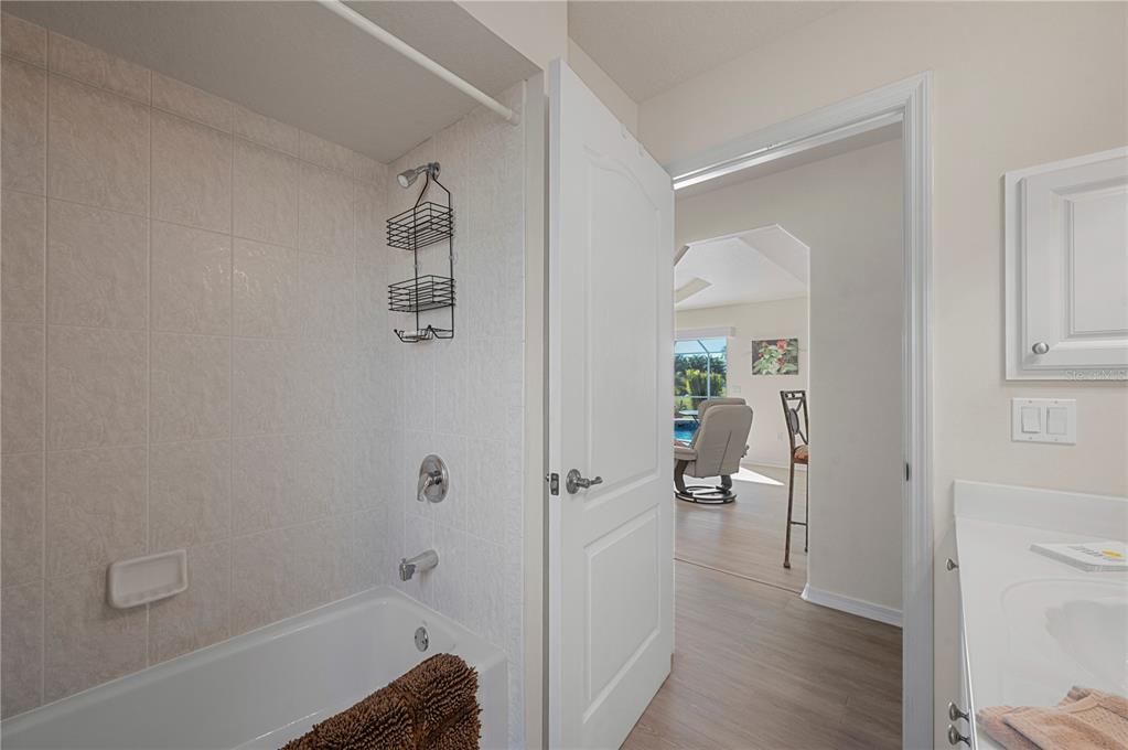 Tub/shower combo, linen closet