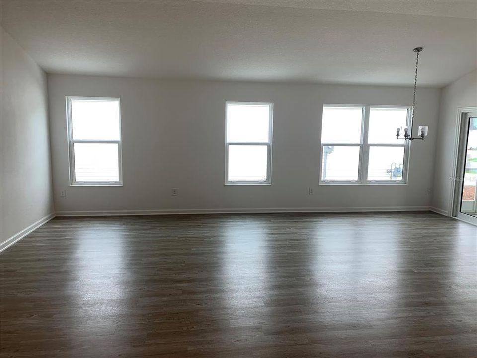 For Rent: $2,100 (2 beds, 2 baths, 1295 Square Feet)