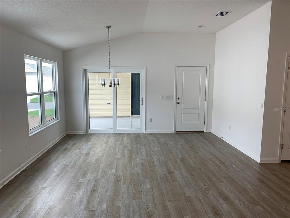 For Rent: $2,100 (2 beds, 2 baths, 1295 Square Feet)