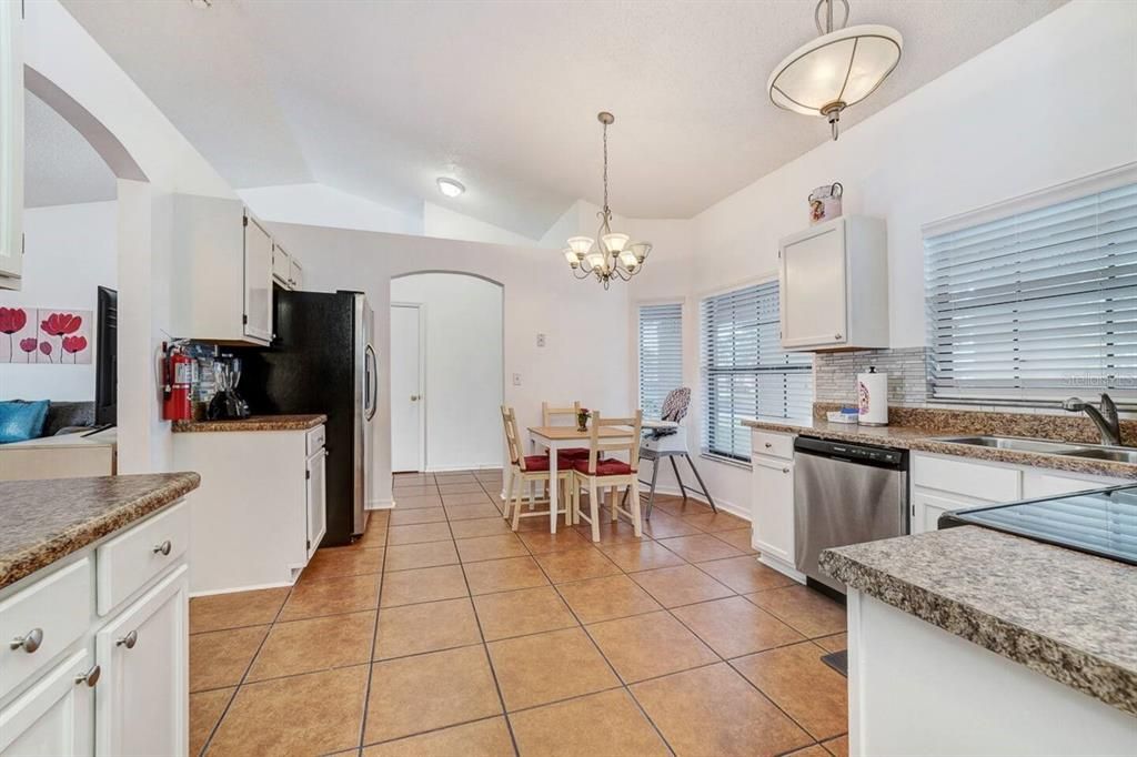 Active With Contract: $404,900 (3 beds, 2 baths, 1635 Square Feet)