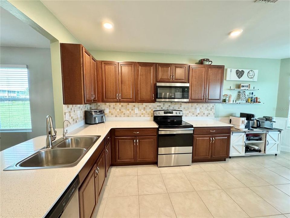 For Sale: $324,900 (3 beds, 2 baths, 1750 Square Feet)