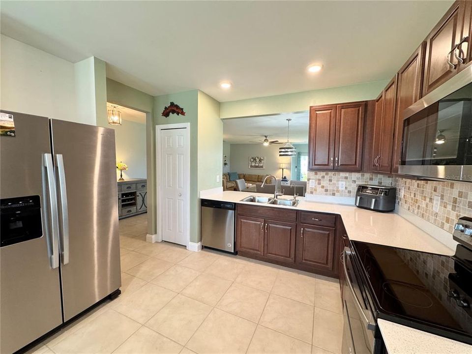 For Sale: $324,900 (3 beds, 2 baths, 1750 Square Feet)