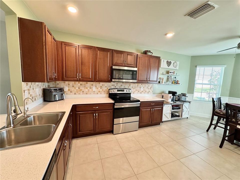 For Sale: $324,900 (3 beds, 2 baths, 1750 Square Feet)