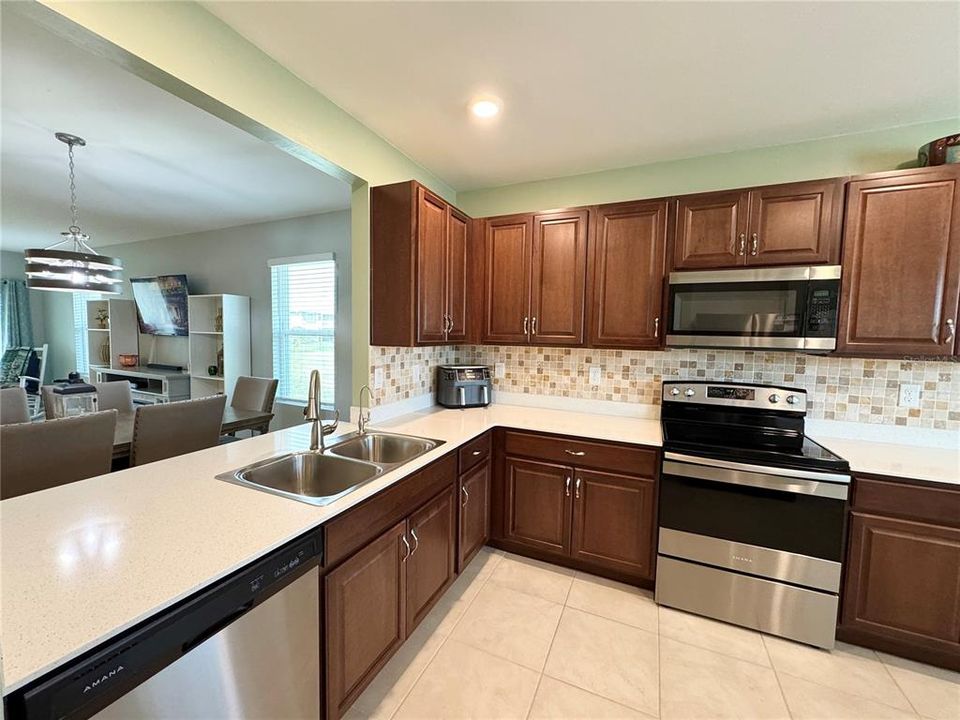 For Sale: $324,900 (3 beds, 2 baths, 1750 Square Feet)