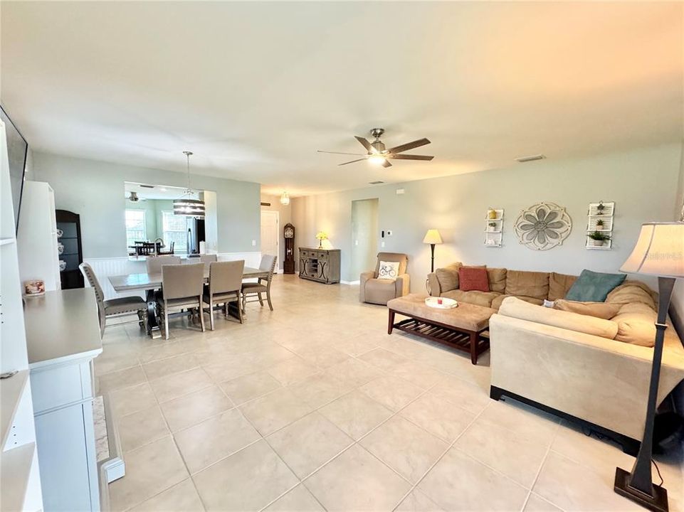 For Sale: $324,900 (3 beds, 2 baths, 1750 Square Feet)