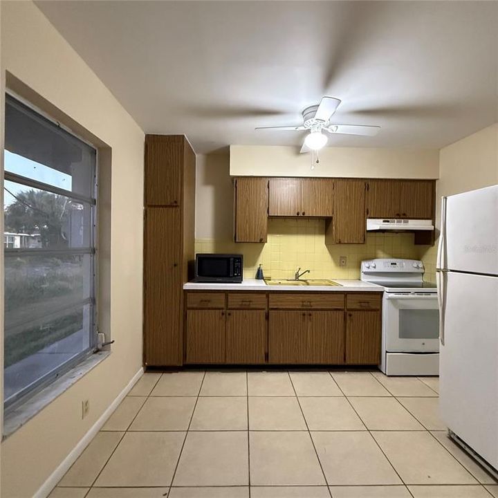 For Rent: $1,175 (1 beds, 1 baths, 550 Square Feet)