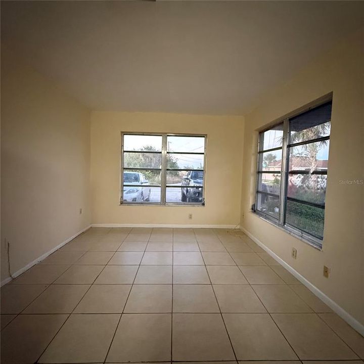 For Rent: $1,175 (1 beds, 1 baths, 550 Square Feet)