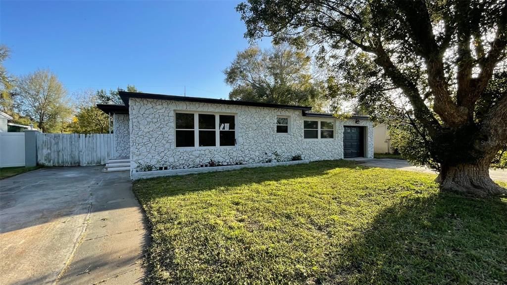 For Sale: $649,000 (3 beds, 2 baths, 1663 Square Feet)