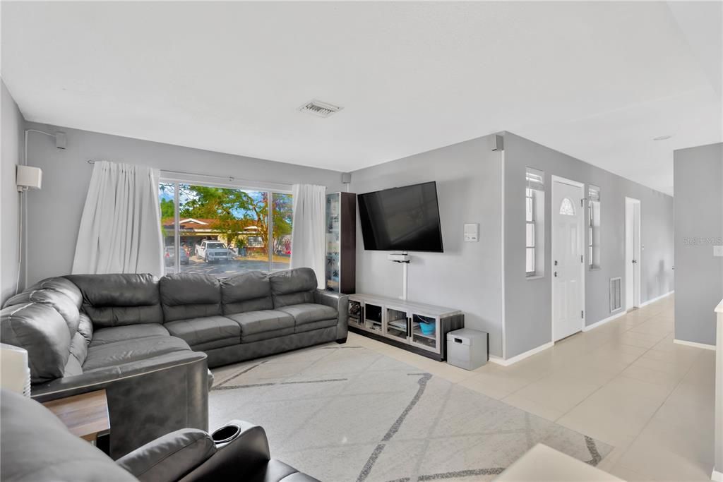 For Sale: $499,500 (3 beds, 2 baths, 1523 Square Feet)