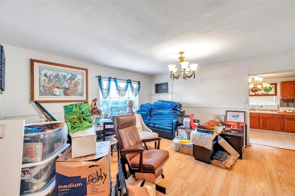 For Sale: $350,000 (3 beds, 1 baths, 1008 Square Feet)