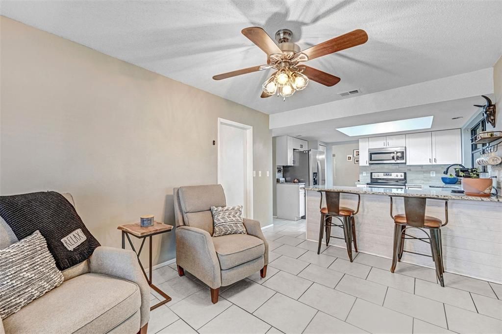 For Sale: $265,000 (2 beds, 2 baths, 1317 Square Feet)