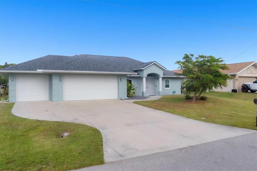 3-Bedroom Florida Home Complete with a 3-Car Garage