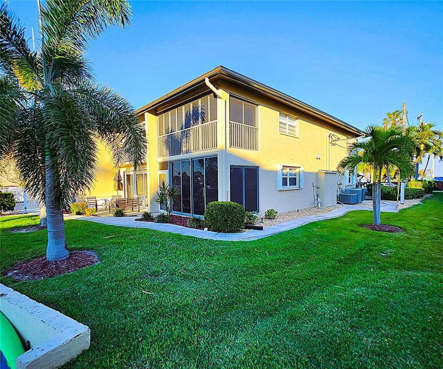 4116 SE 20th Pl #102, Cape Coral, FL 33904-8029, Lee County: Direct access to Caloosahatchee River and The Gulf of Mexico