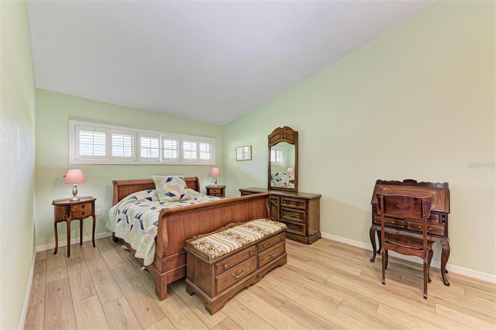 For Sale: $285,000 (2 beds, 2 baths, 1224 Square Feet)