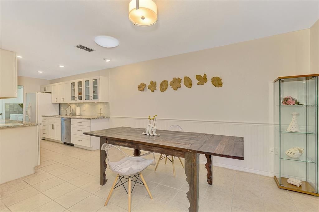 Kitchen dining area