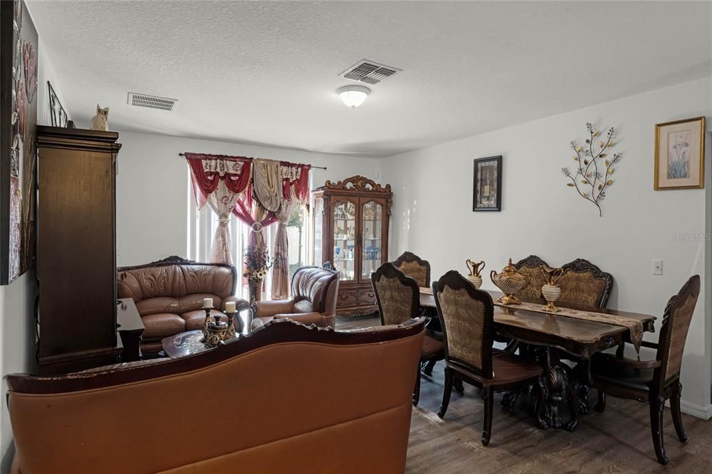 For Sale: $379,900 (4 beds, 2 baths, 1549 Square Feet)