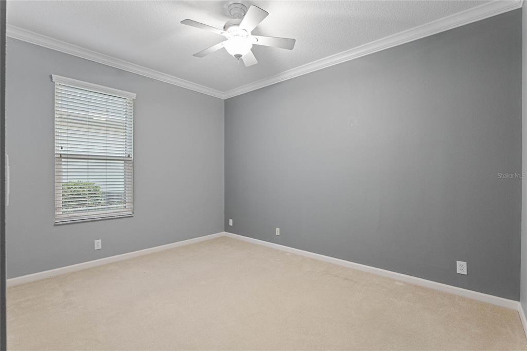 13'6" x 10' Den/Office w/ ceiling fan & crown molding