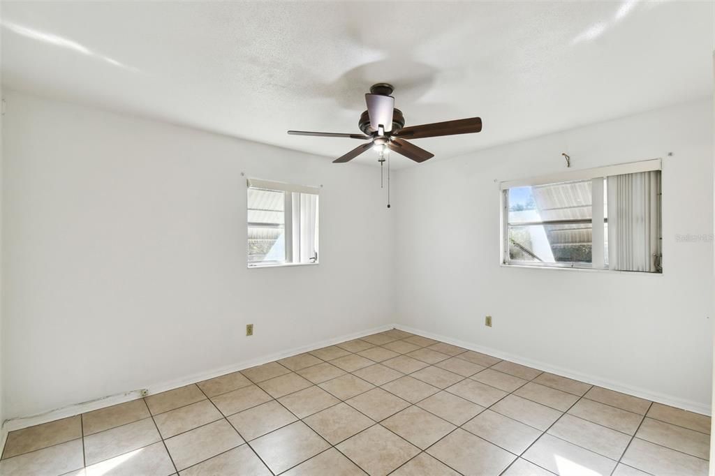 For Sale: $194,900 (3 beds, 2 baths, 1053 Square Feet)