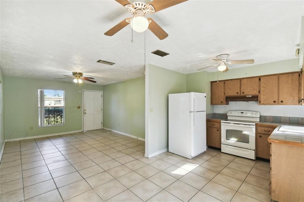 For Sale: $194,900 (3 beds, 2 baths, 1053 Square Feet)