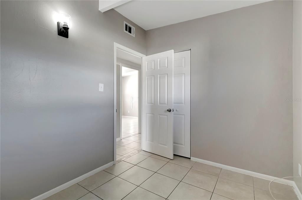 For Sale: $299,900 (3 beds, 1 baths, 1272 Square Feet)