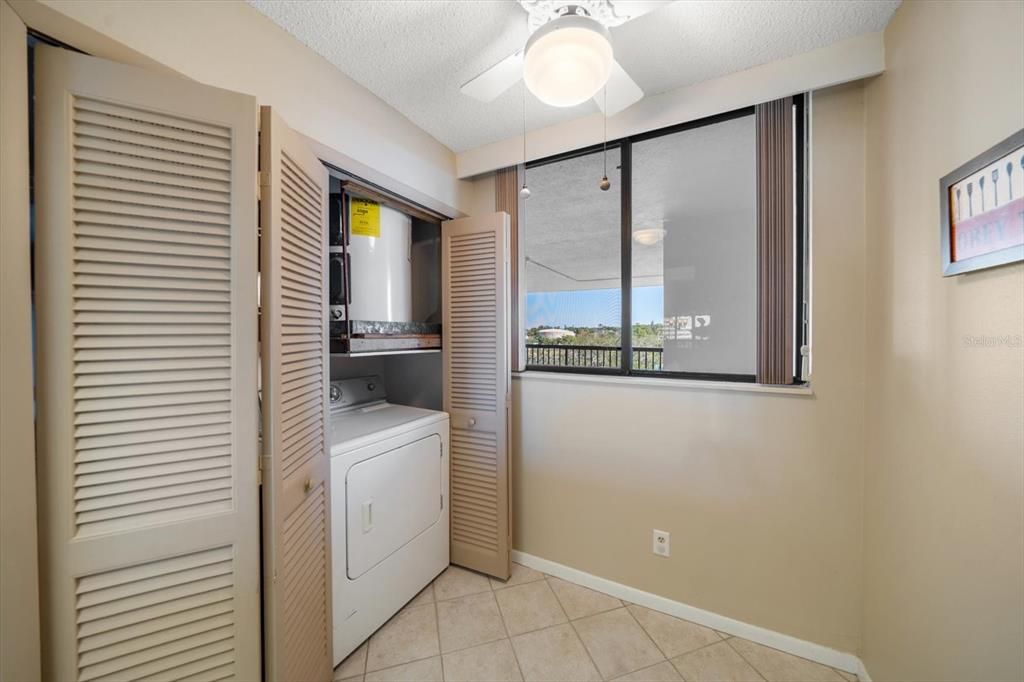 For Sale: $350,000 (2 beds, 2 baths, 1225 Square Feet)