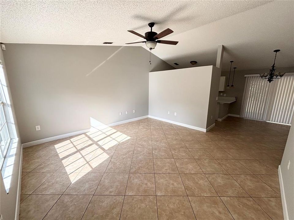 For Rent: $1,800 (3 beds, 2 baths, 1142 Square Feet)