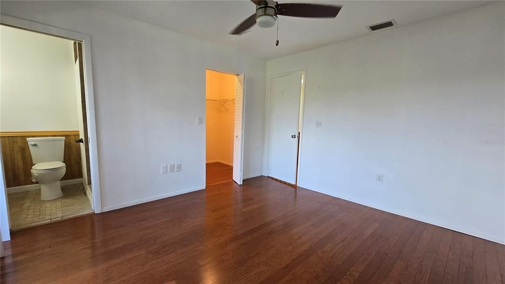 For Sale: $159,900 (2 beds, 2 baths, 1218 Square Feet)