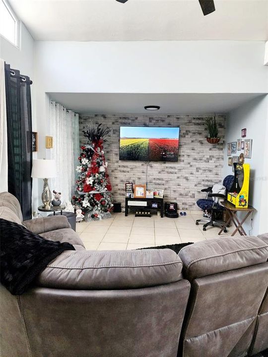 Active With Contract: $419,900 (4 beds, 2 baths, 4000 Square Feet)