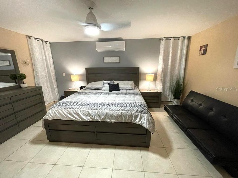 Active With Contract: $419,900 (4 beds, 2 baths, 4000 Square Feet)