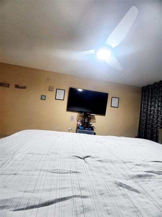 Active With Contract: $419,900 (4 beds, 2 baths, 4000 Square Feet)