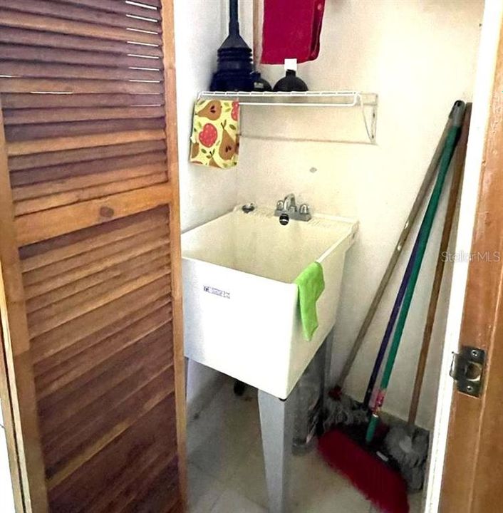 Active With Contract: $419,900 (4 beds, 2 baths, 4000 Square Feet)