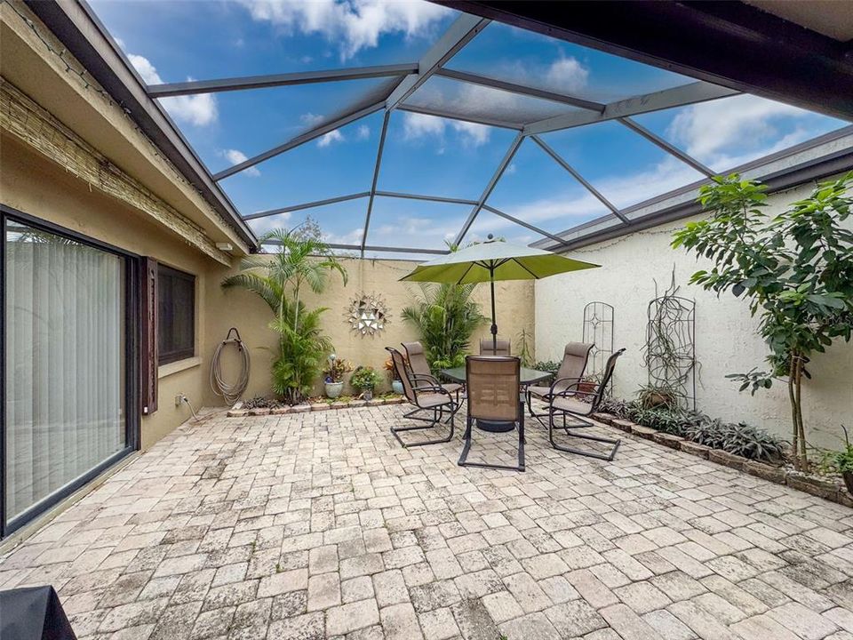 Enclosed Backyard - No need to worry about the bugs!