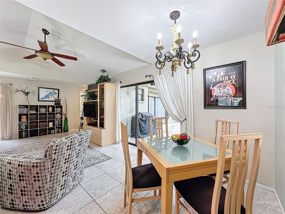 Dining Area - Chandalier doesn't convey