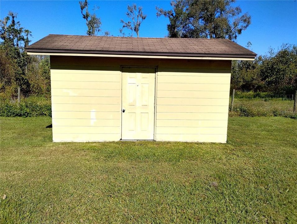 Outdoor shed has lots of space for extra storage!!