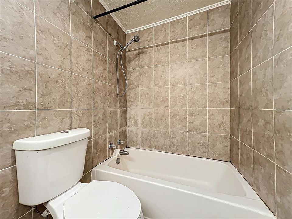 Tub/shower in primary bathroom