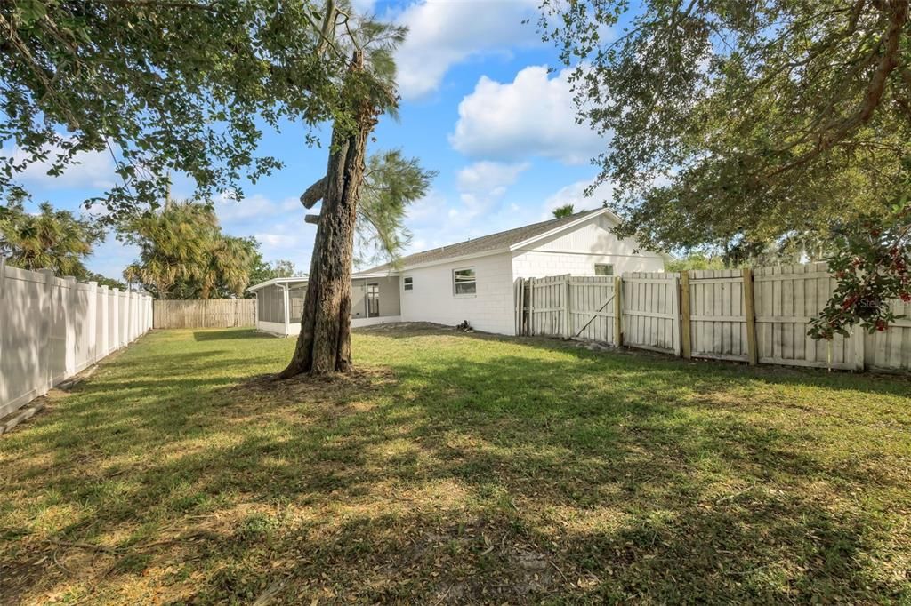 For Sale: $365,000 (4 beds, 2 baths, 1261 Square Feet)