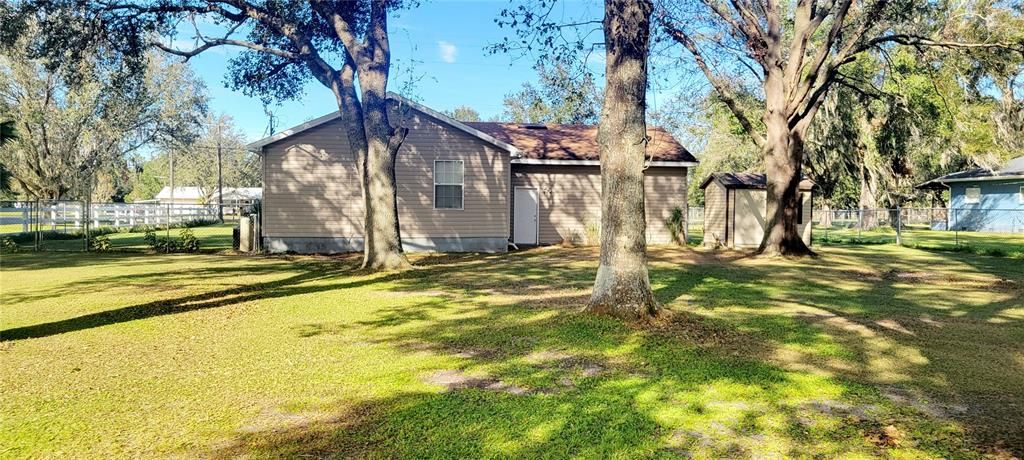 For Sale: $285,000 (3 beds, 2 baths, 1204 Square Feet)