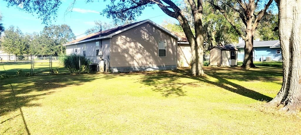 For Sale: $285,000 (3 beds, 2 baths, 1204 Square Feet)