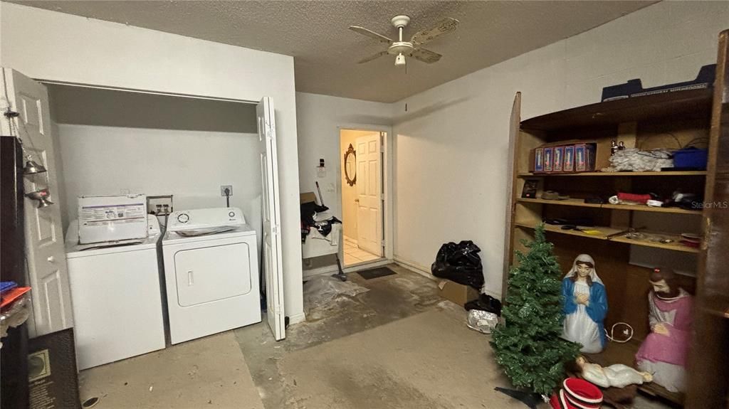 For Sale: $300,000 (4 beds, 2 baths, 2558 Square Feet)